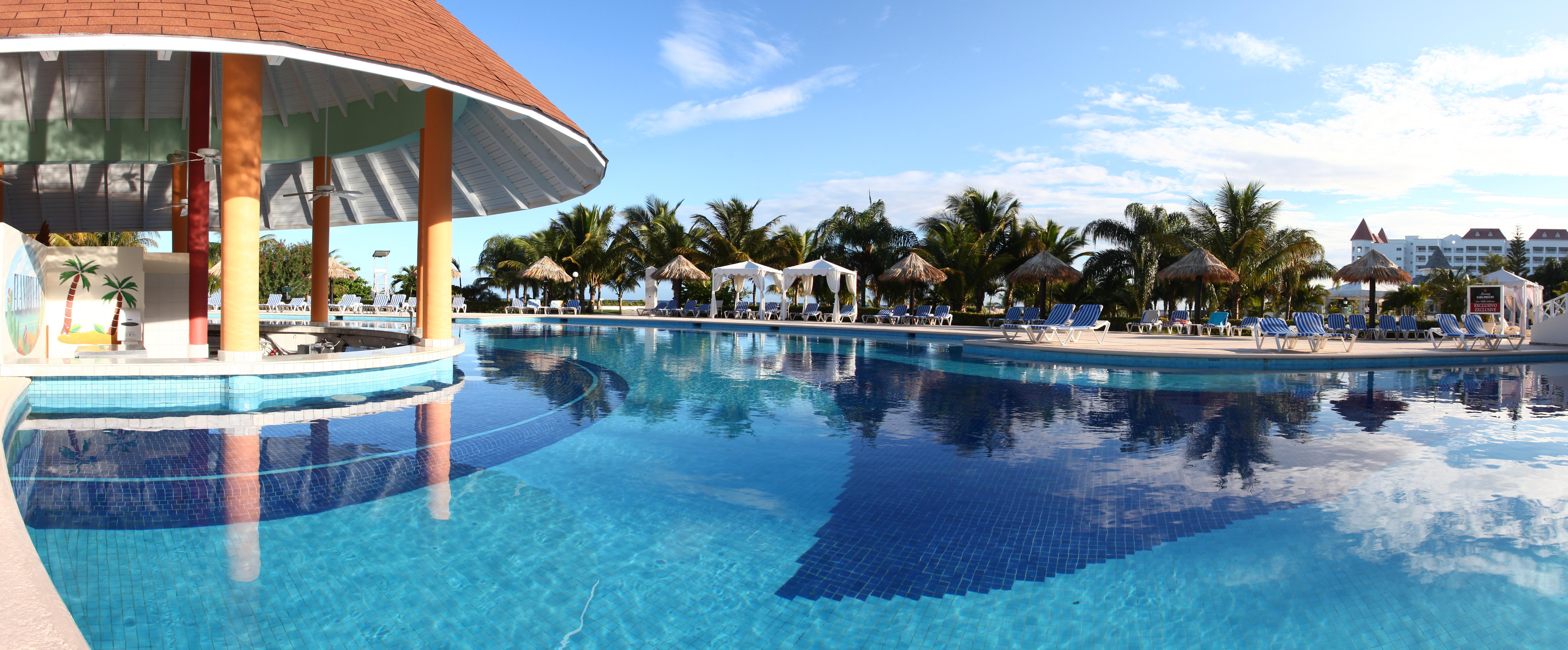 Bahia Principe Grand Jamaica (Adults Only) Hotel Runaway Bay Buitenkant foto Swimming pool at a resort in Cancun, Mexico