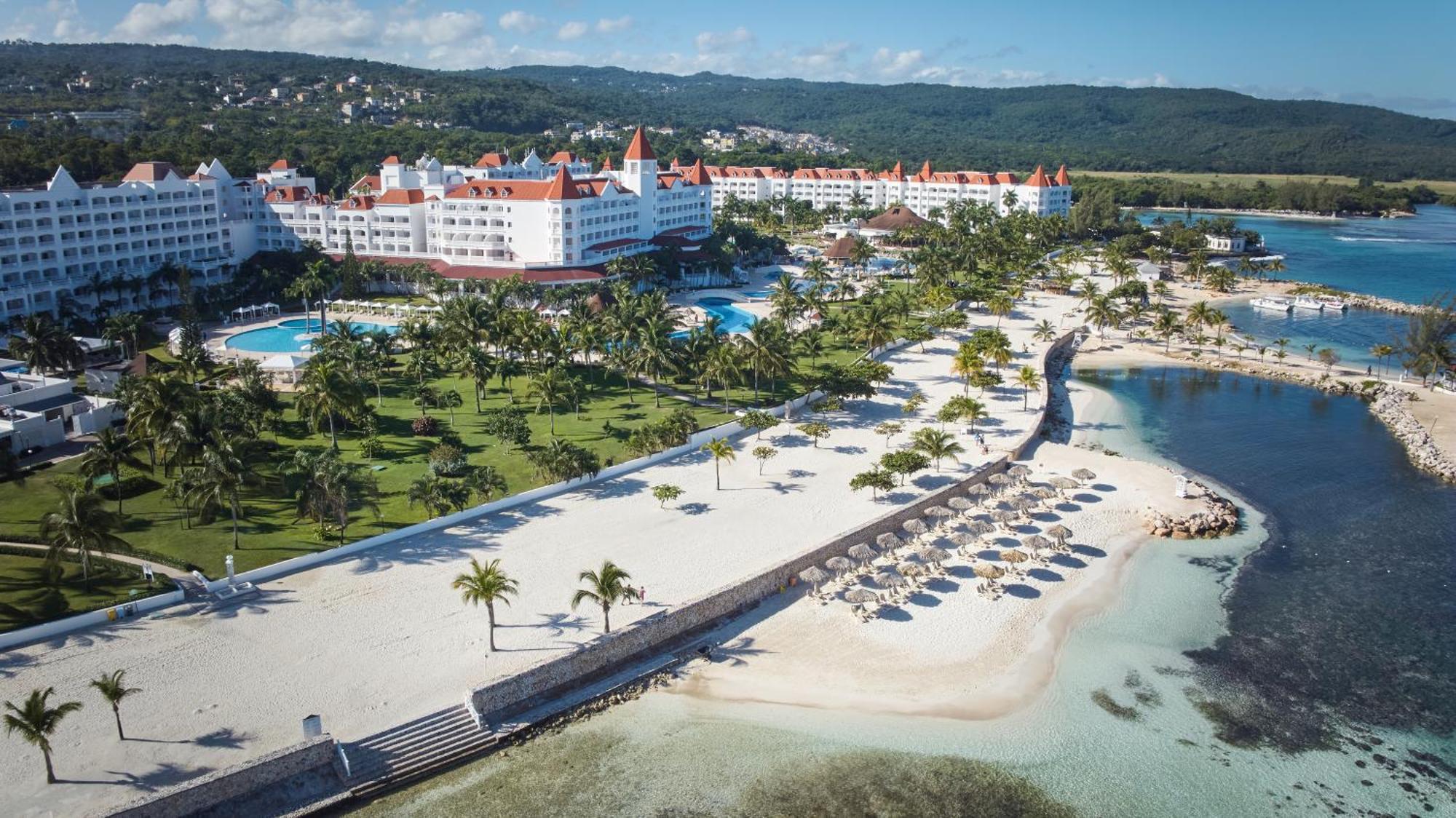 Bahia Principe Grand Jamaica (Adults Only) Hotel Runaway Bay Buitenkant foto Aerial view of Sandals Royal Plantation