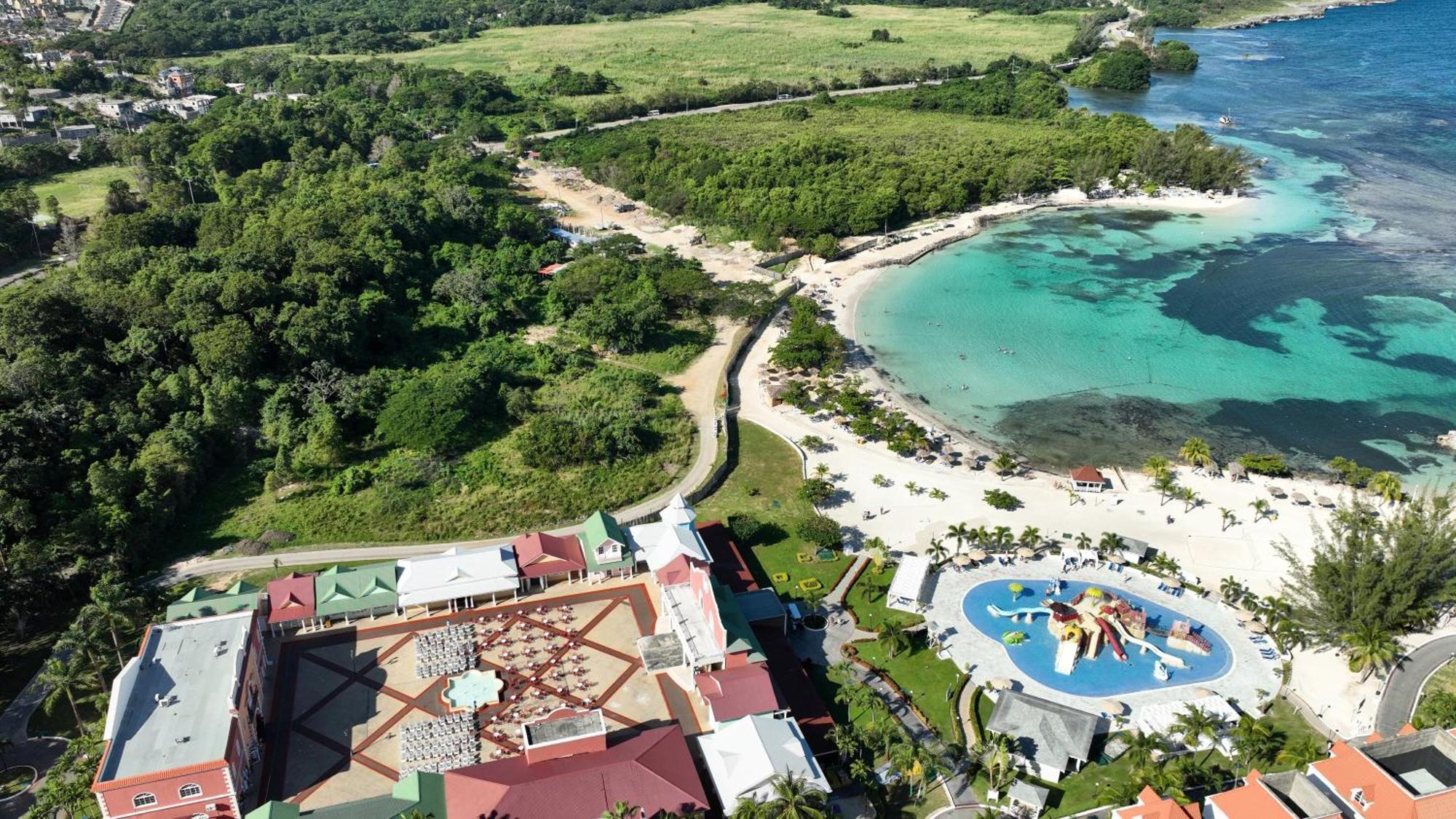 Bahia Principe Grand Jamaica (Adults Only) Hotel Runaway Bay Buitenkant foto Aerial view of the resort
