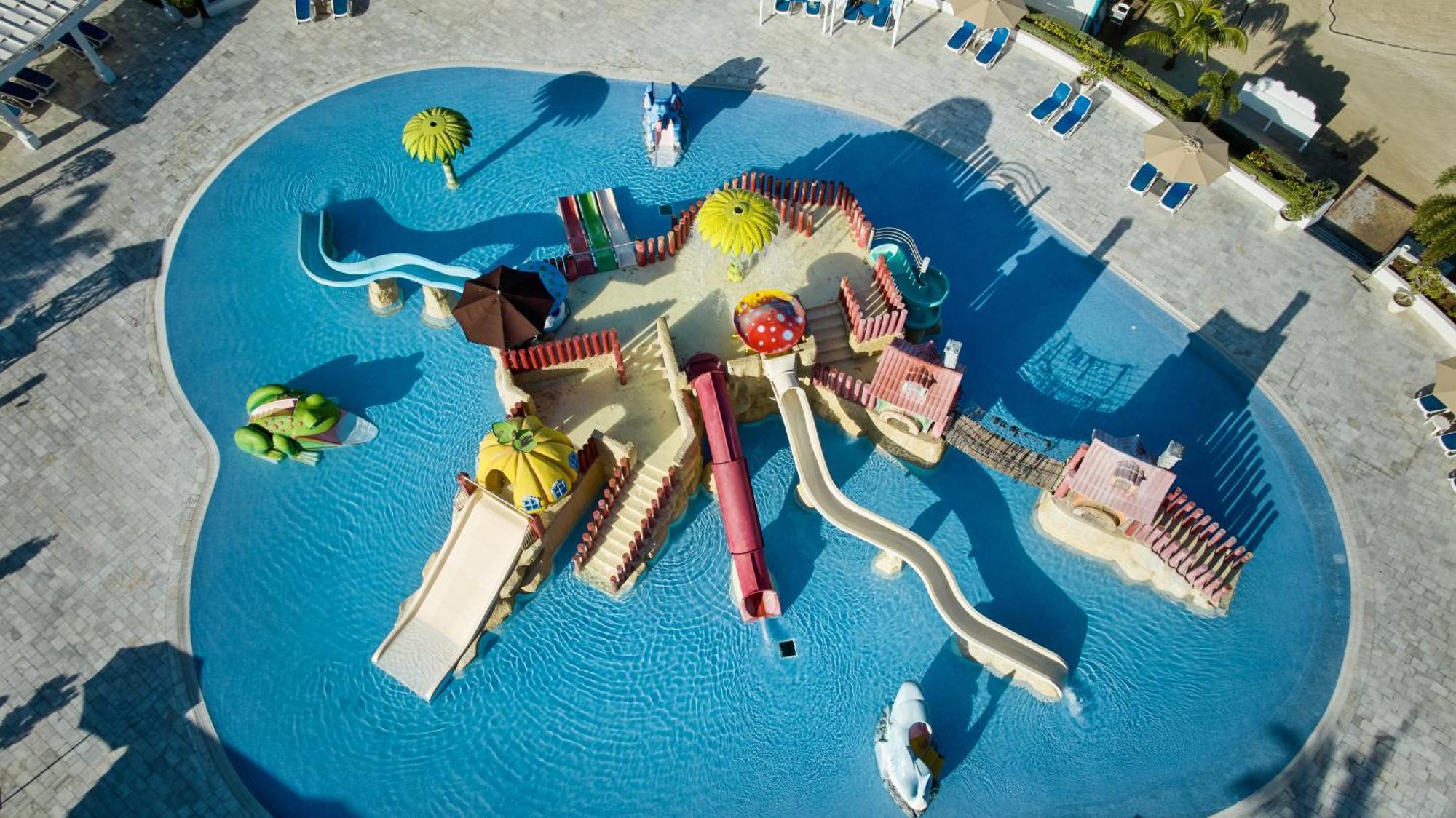 Bahia Principe Grand Jamaica (Adults Only) Hotel Runaway Bay Buitenkant foto Aerial view of the water park