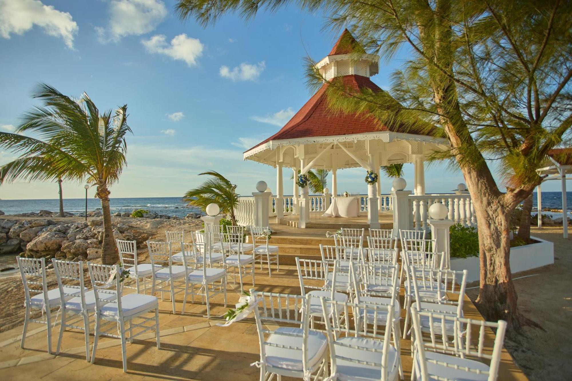 Bahia Principe Grand Jamaica (Adults Only) Hotel Runaway Bay Buitenkant foto Wedding gazebo at Sandals Royal Plantation