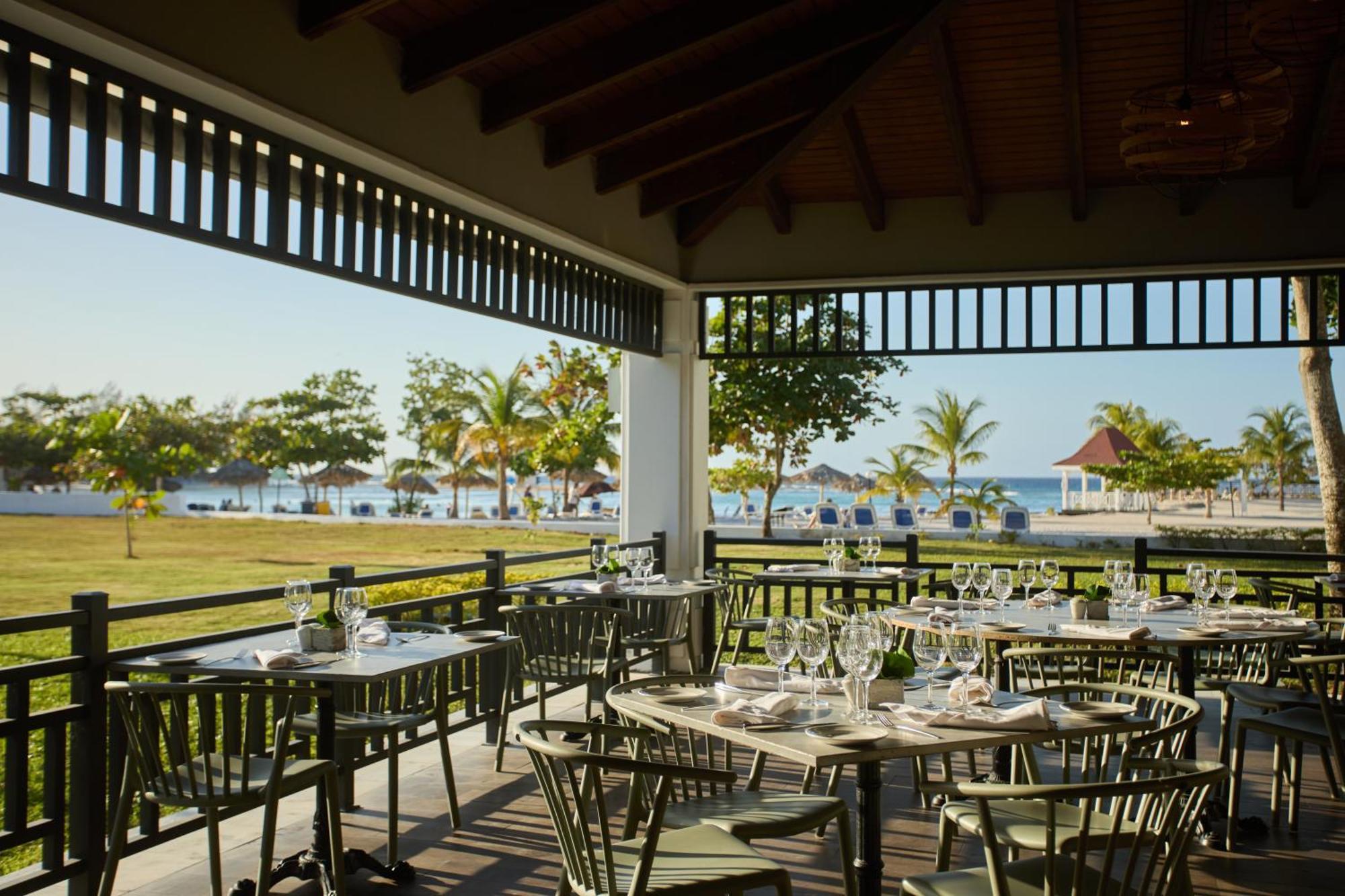 Bahia Principe Grand Jamaica (Adults Only) Hotel Runaway Bay Buitenkant foto The Beach Club at Sandals South Coast
